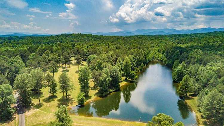 2941 Mobile Rd Mccaysville, GA 30555