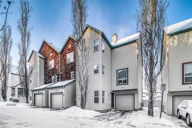 118 Bridlewood Lane SW Calgary, AB T2Y 3X8