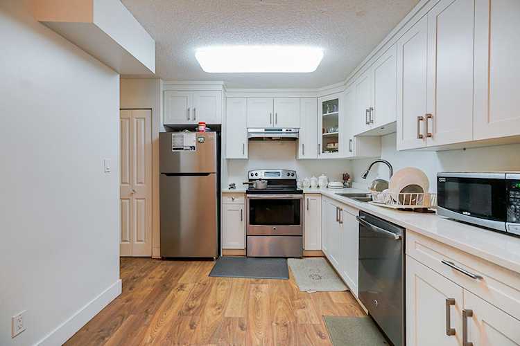 13307 71B Avenue Surrey, BC V3W 7Z5