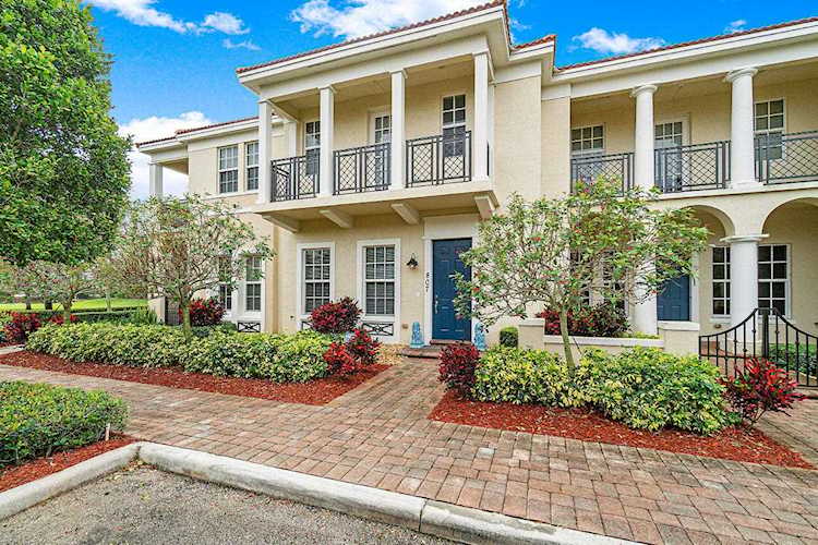 807 NW 82Nd Place Boca Raton, FL 33487