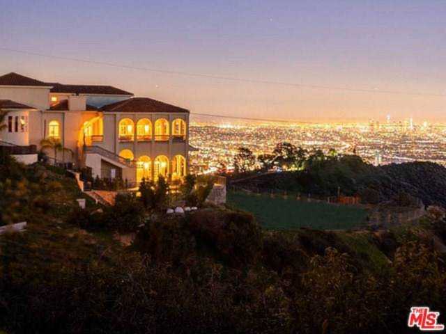 2462 Solar Drive Los Angeles, CA 90046