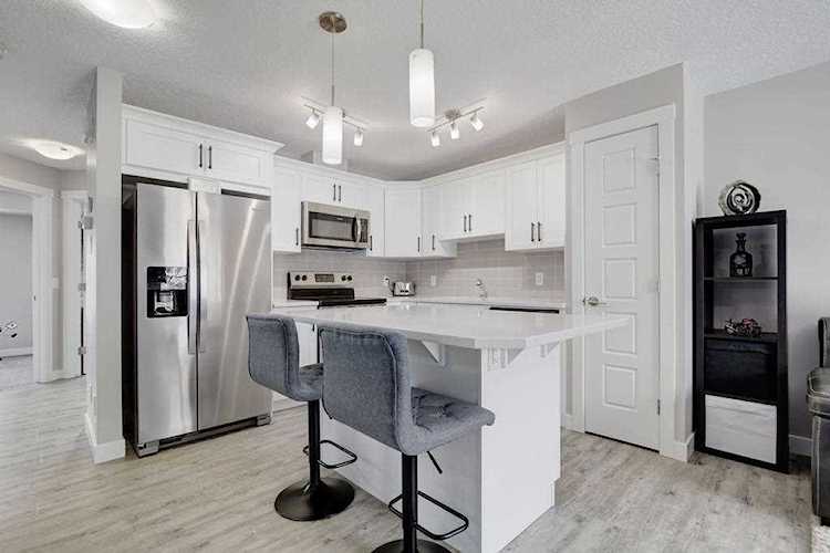 113 Cranbrook Walk/Walkway SE Calgary, AB T3M 2V5