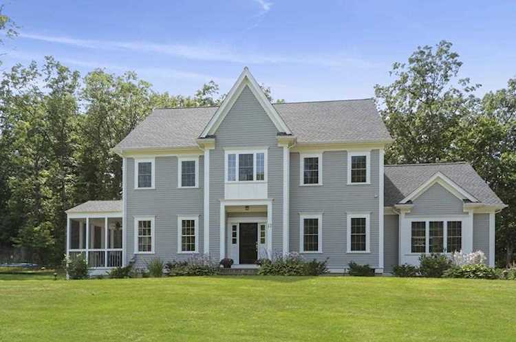 11 Old Stone Circle Bolton, MA 01740