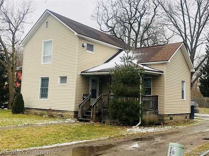 210 Fowler St Howell, MI 48843 | MLS 2200003926 Photo 1