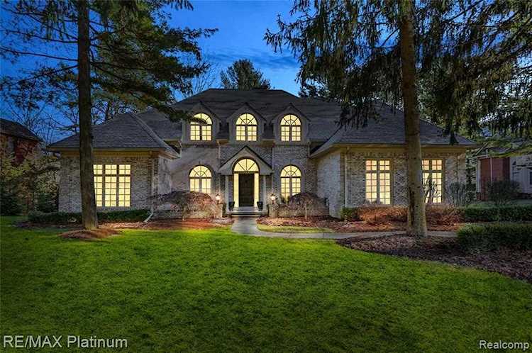 5573 River Ridge Dr Brighton, MI 48116