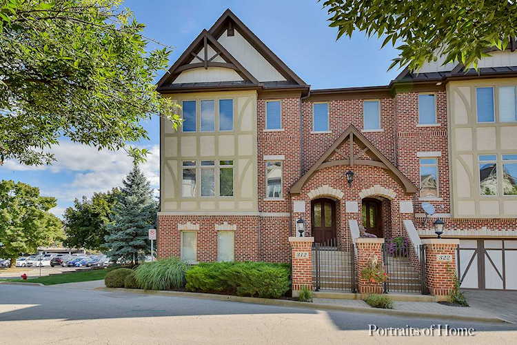 312 Brownstone Dr St. Charles, IL 60174