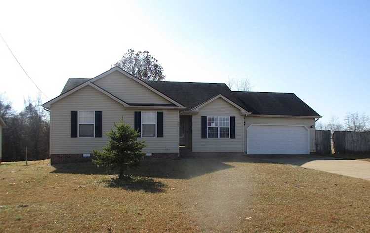 169 Man O War Dr Oak Grove, KY 42262
