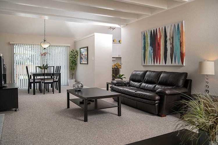 68 Windstone Drive San Rafael, CA 94903