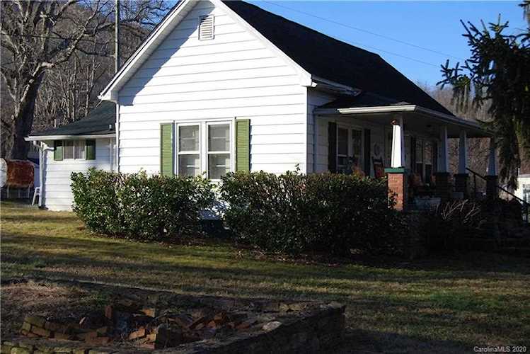 136 Fountain Way Swannanoa, NC 28778