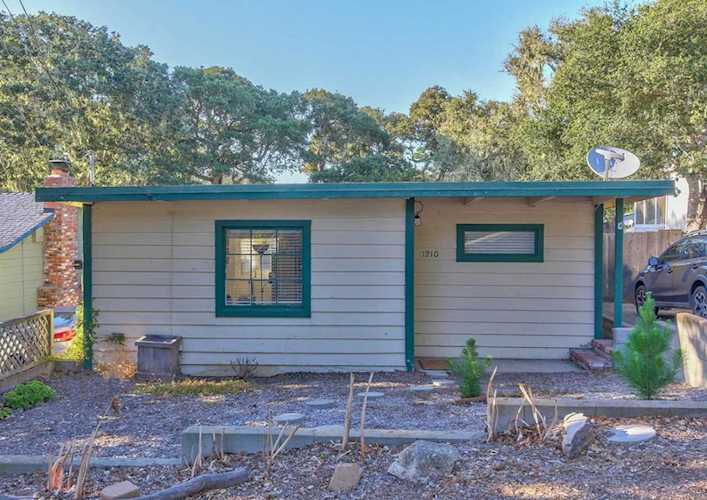 1210 Miles Ave Pacific Grove, CA 93950 | MLS ML81770898 Photo 1