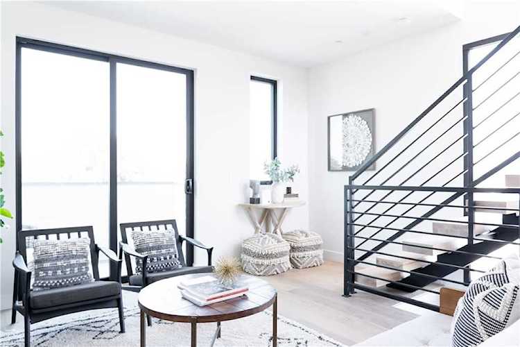 11304 Victory Boulevard North Hollywood, CA 91606