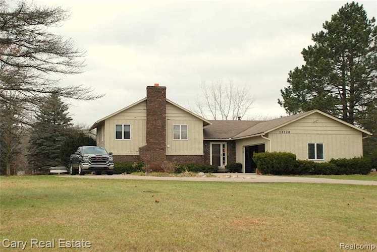 12126 Linden Rd Fenton Twp, MI 48451