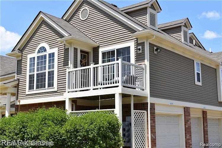 4338 Deeside Dr Brighton, MI 48116