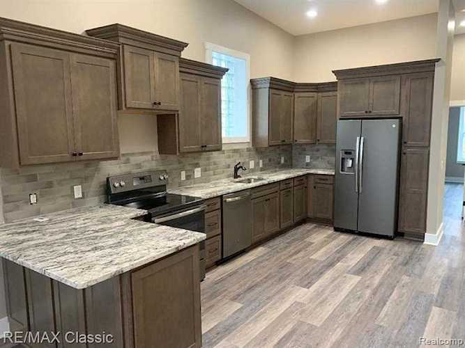 109 - 2 W Grand River Ave Howell, MI 48843