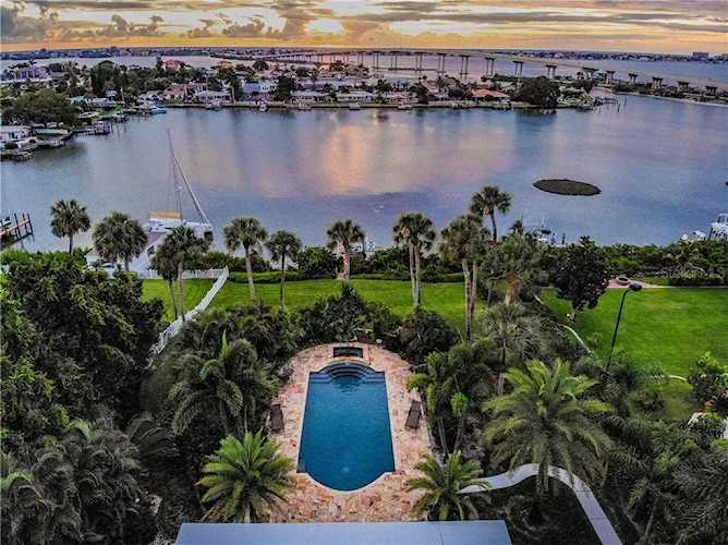 120 Harbor View Lane Belleair Bluffs, FL 33770