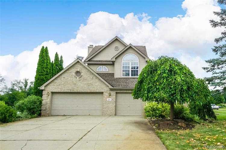 16160 Silverwood Dr Fenton Twp, MI 48430