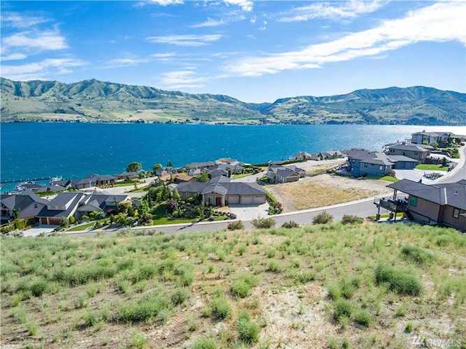 108 Crystal Crest Dr Chelan, WA 98816