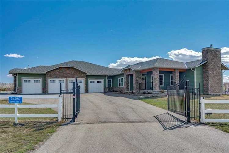 24087 Sierra Crescent E Rural Foothills County, AB T1S 1A2