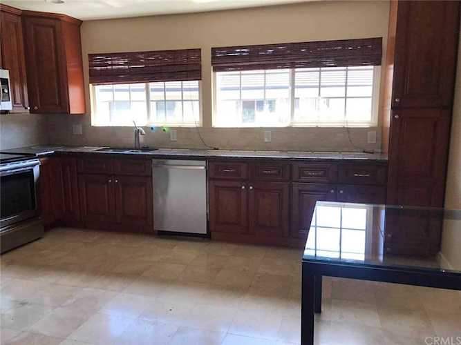 68 Streamwood Irvine, CA 92620