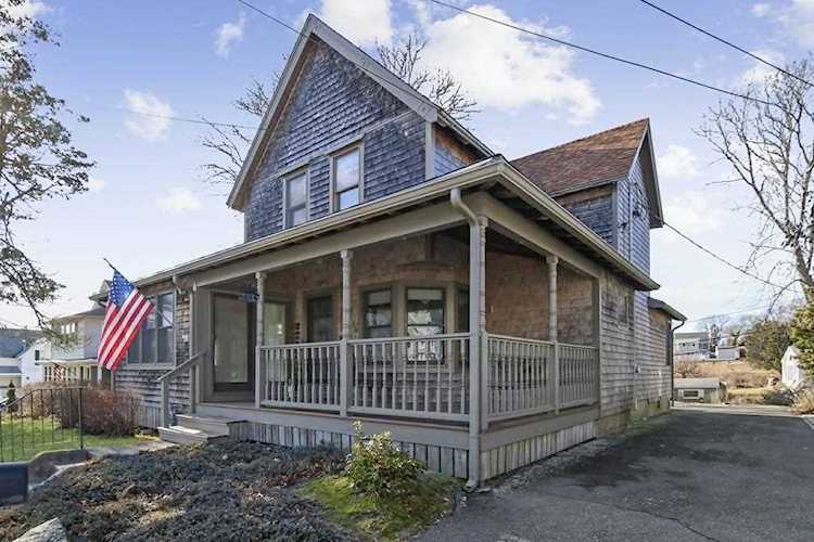 17 Maple St Wareham, MA 02532