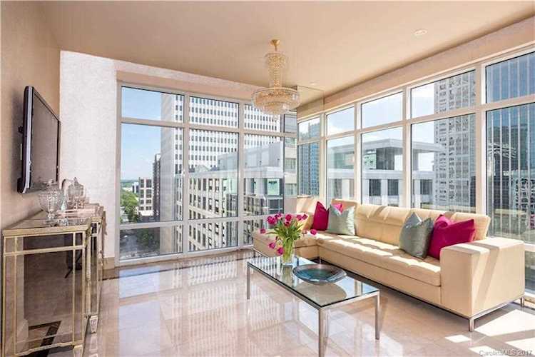230 Tryon St Charlotte, NC 28202
