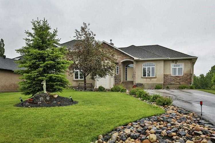 11 Lynx Meadows Drive NW Calgary, AB T3L 2M1