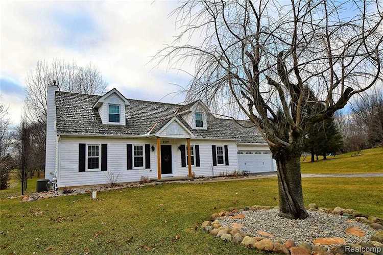 8320 Constitution Blvd Hamburg Twp, MI 48169 | MLS 2200003679 Photo 1