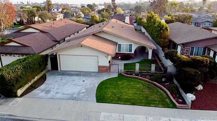 1556 23rd Street in Manhattan Beach, CA - MLS# SB20011416 Photo 1