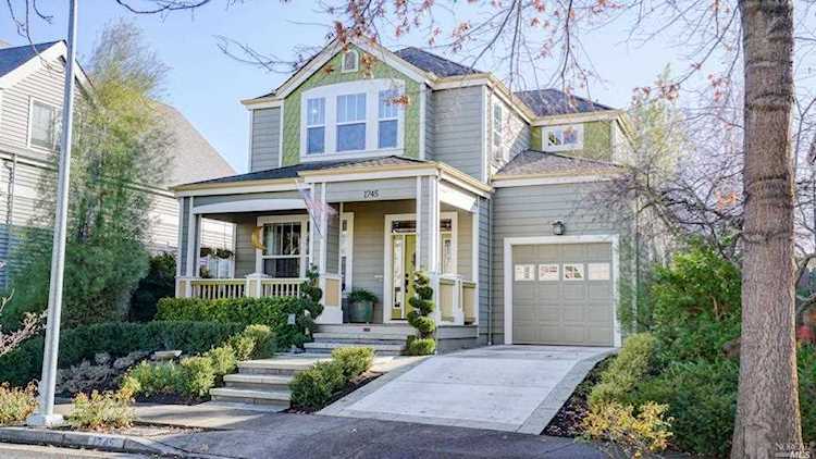 1745 Rosamond Street Petaluma, CA 94954