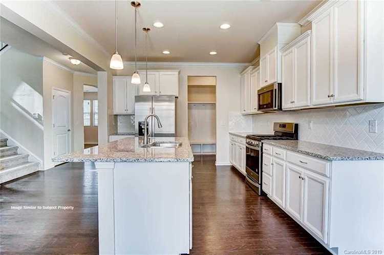 7513 Meridale Forest Dr Charlotte, NC 28269