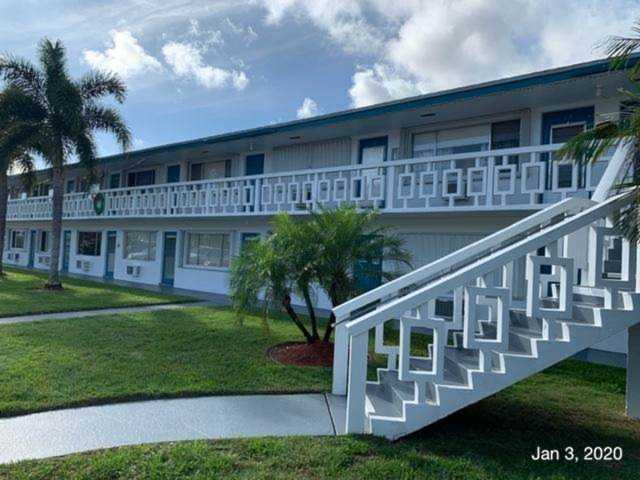 2204 Lake Osborne Drive #7 Lake Worth Beach, FL 33461