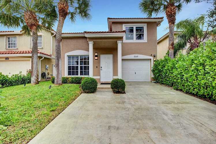 8669 Binghamton Avenue Boynton Beach, FL 33436