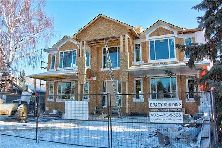 54 Malibou Road SW Calgary, AB T2V 1W8