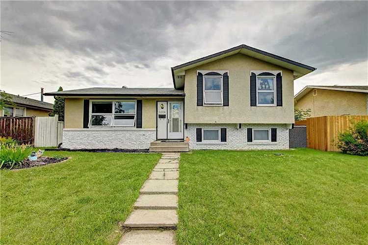 1028 Pensdale Crescent SE Calgary, AB T2A 2G1