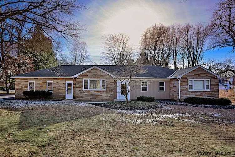304 Osborne Rd Loudonville, NY 12211