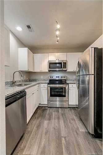 33 Hamiltons Harbor Dr Lake Wylie, SC 29710