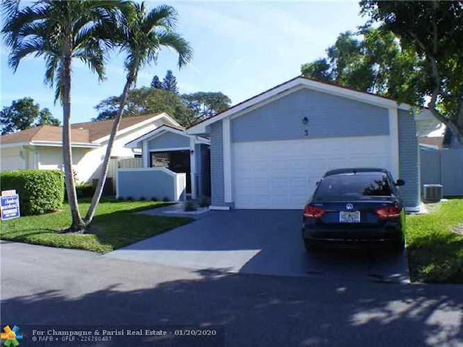 3 Fenwick Pl Boynton Beach, FL 33426