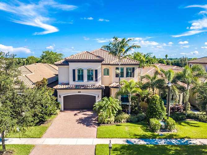 16897 Bridge Crossing Circle Delray Beach, FL 33446