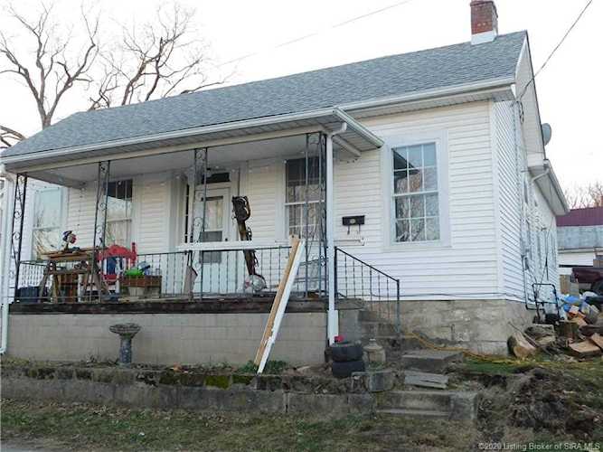 401 S Mill St Salem, IN 47167