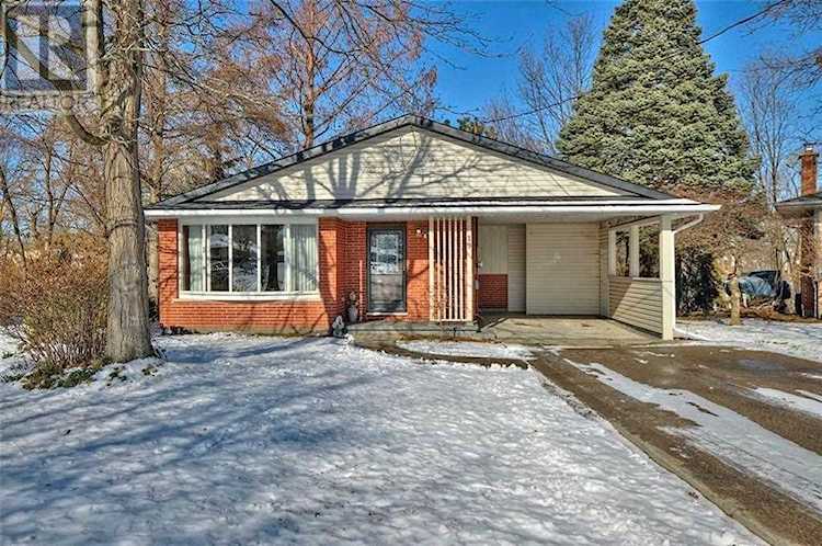 19 Hardwood Grove Court St. Catharines, ON L2P1K3