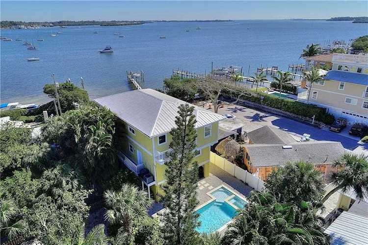 402 S Bay Dr Bradenton Beach, FL 34217