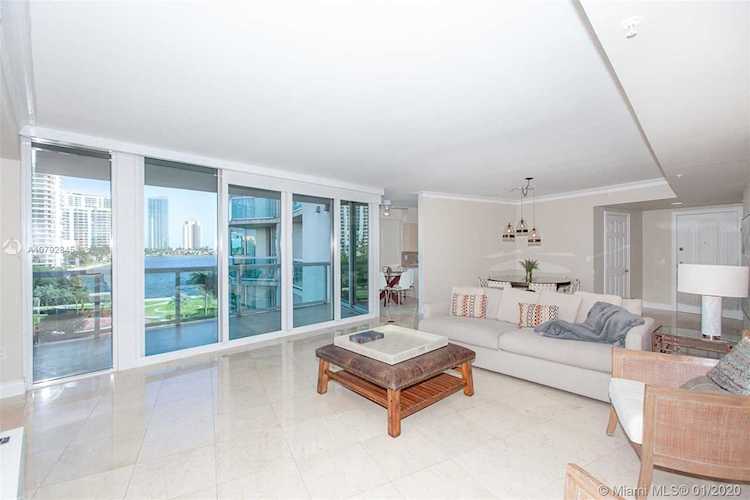 3370 Hidden Bay Dr #401 Aventura, FL 33180