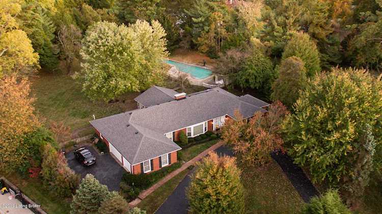 5827 Brittany Woods Cir Louisville, KY 40222