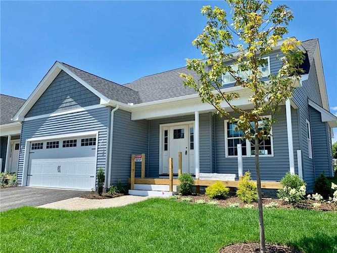 7 Bailey Brook CT, Unit#17 #17 Middletown, RI 02842
