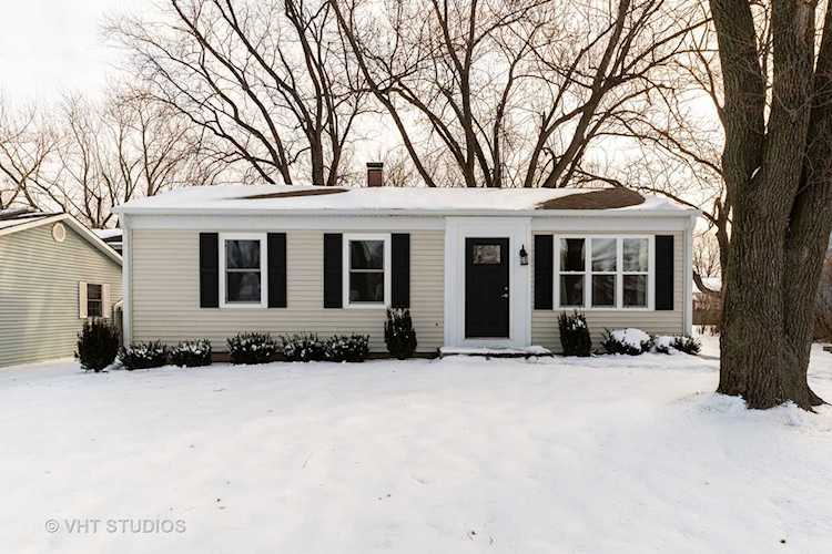 241 Navajo Trl Buffalo Grove, IL 60089