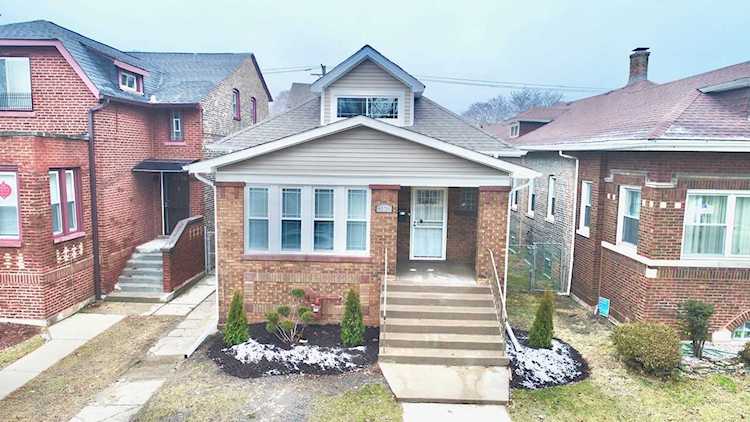 8126 S Champlain Ave Chicago, IL 60619