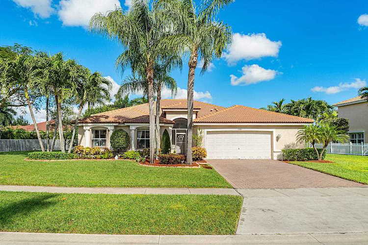 5261 Indianwood Village Lane Lake Worth, FL 33463