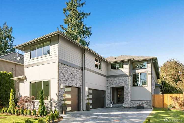 9838 NE 26th St Bellevue, WA 98004