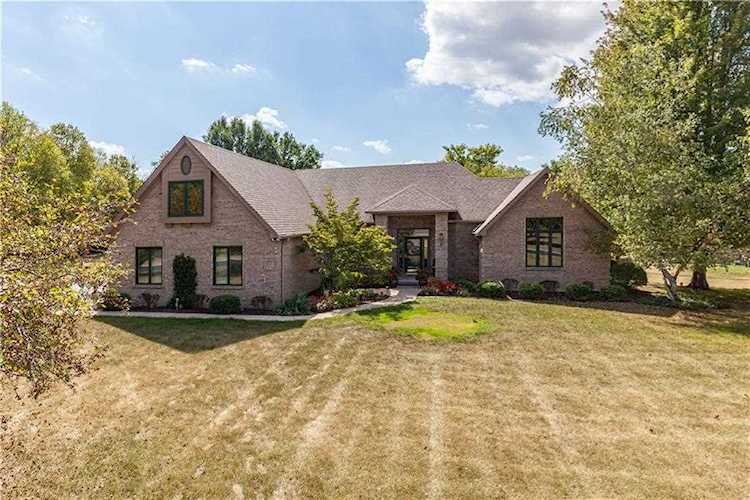 5525 W Stonehaven Lane New Palestine, IN 46163