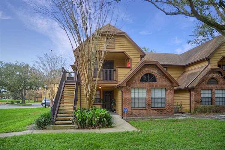 375 Lakepointe Drive #201 Altamonte Springs, FL 32701